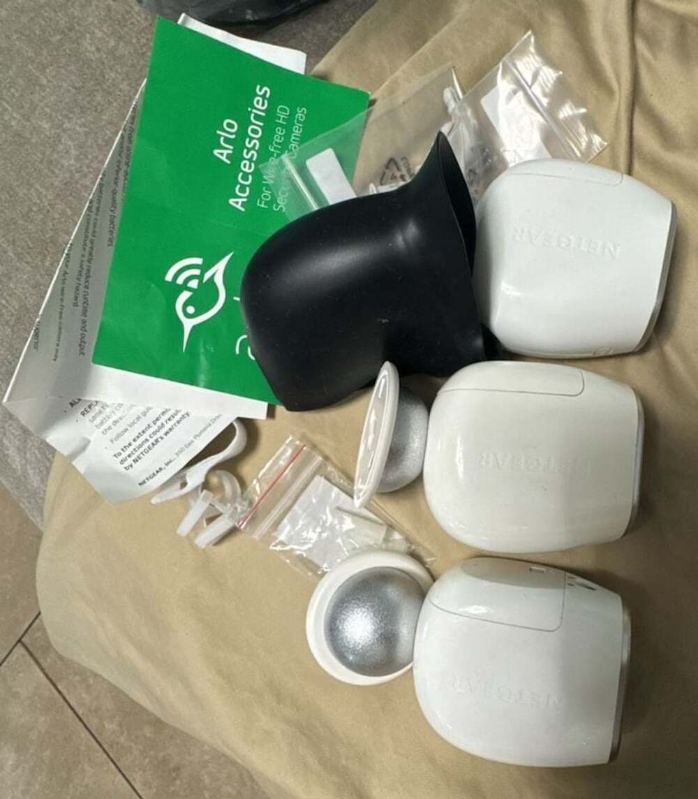 Netgear Arlo Wire-Free HD Security Cameras (3-Pack) with Mounts and Skin